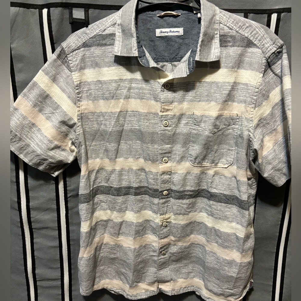 Tommy Bahama Men’s Lightweight button down shirt